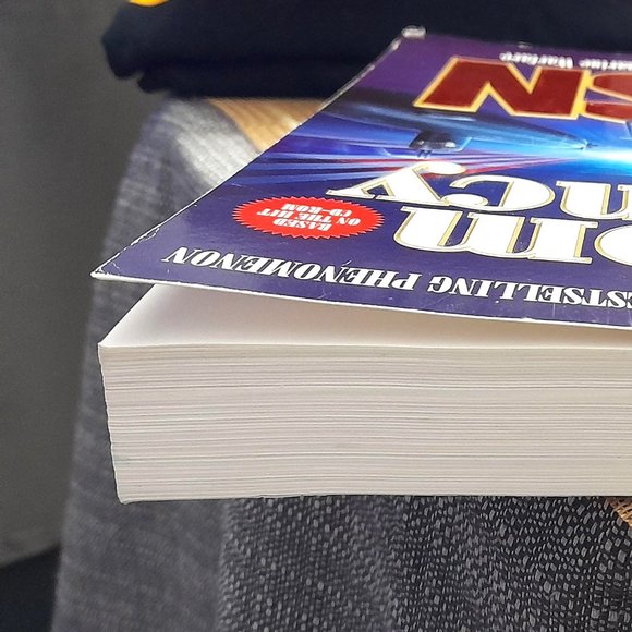 Set of 2 large paperback Tom Clancy Novels. - Picture 15 of 16